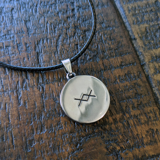 Nordic Bear Paw Rune Amulet Necklace